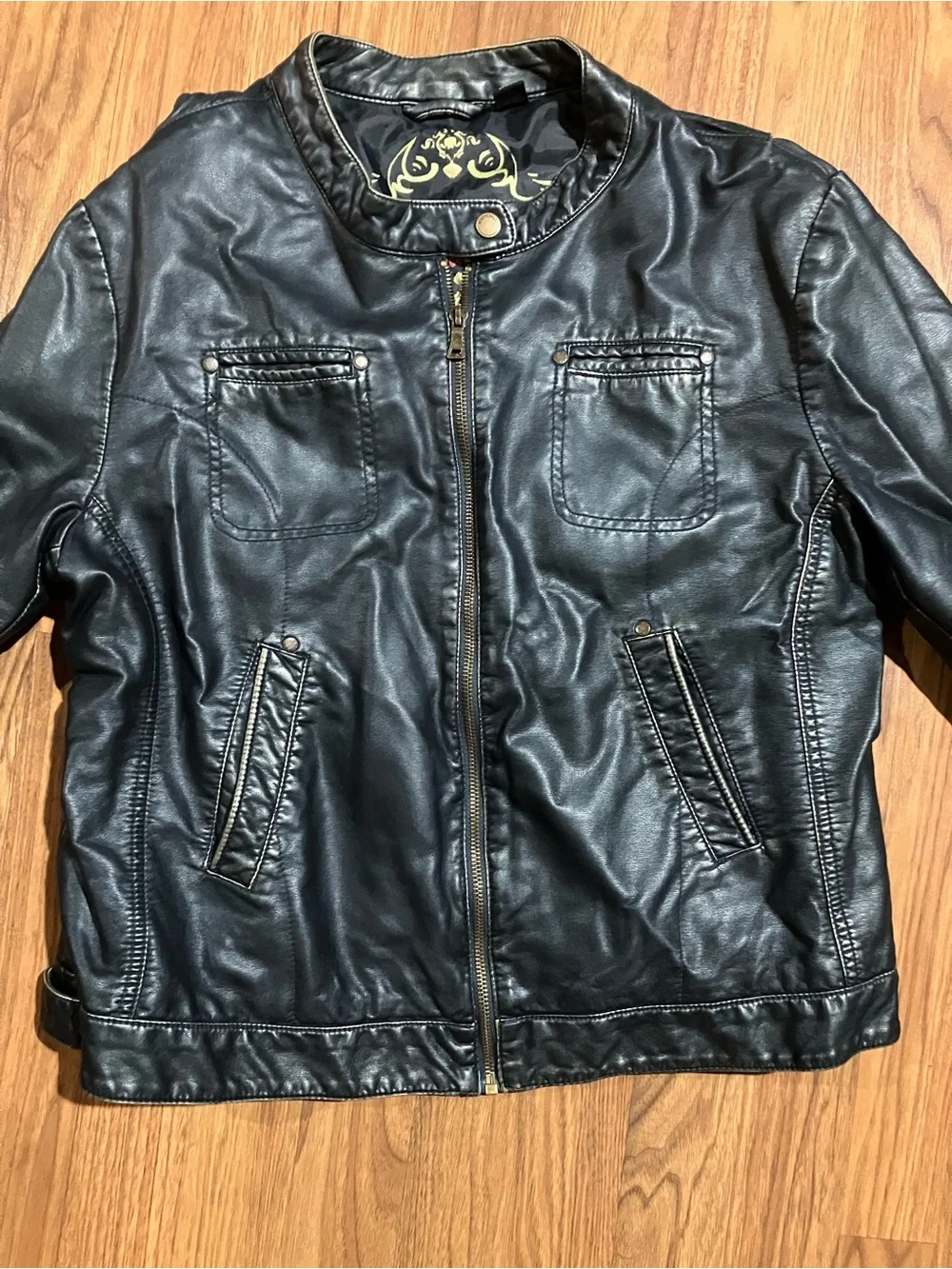 Women’s big chill
Leather jacket - Picture 2 of 9